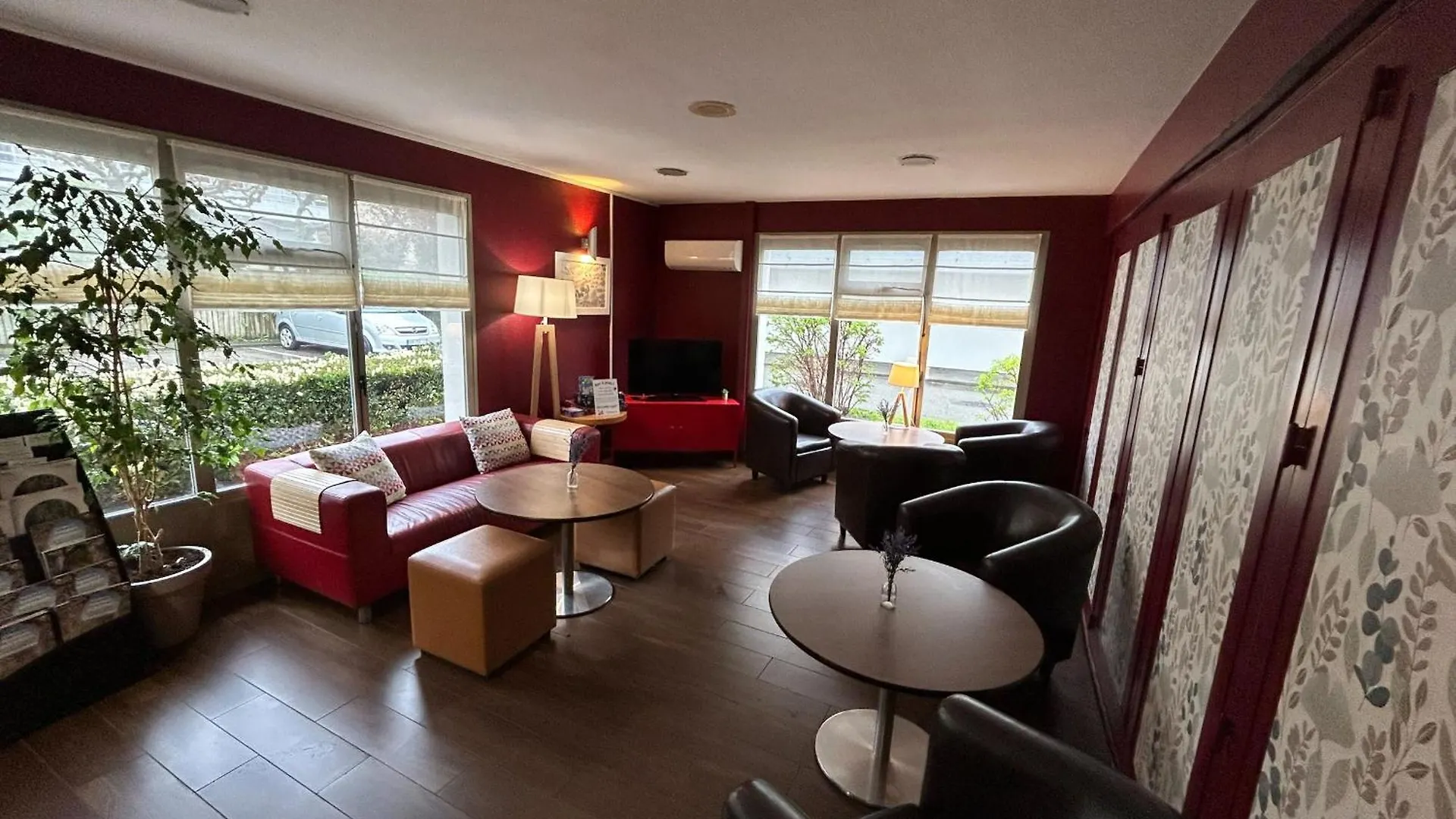 ***  Campanile Montelimar Nord - A7 Sortie 17 Hotel Les Tourrettes France