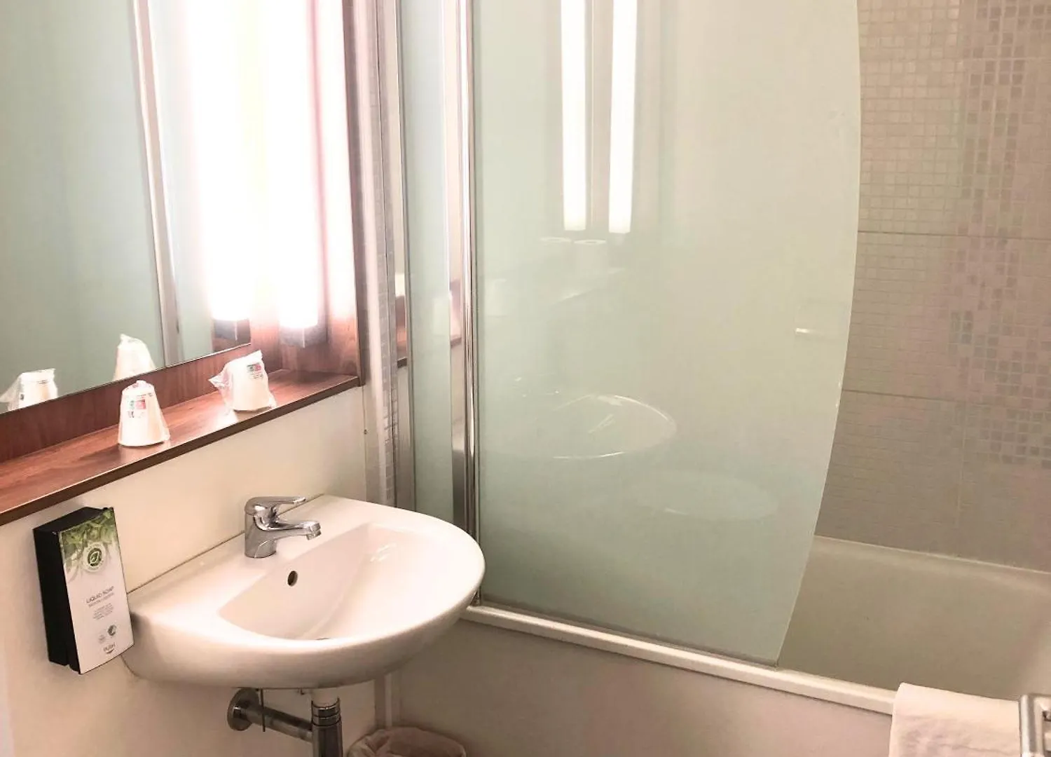 Campanile Montelimar Nord - A7 Sortie 17 Hotel Les Tourrettes 3*,  France